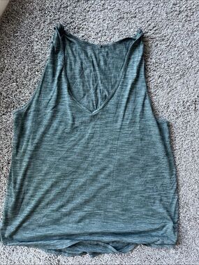Lululemon tank